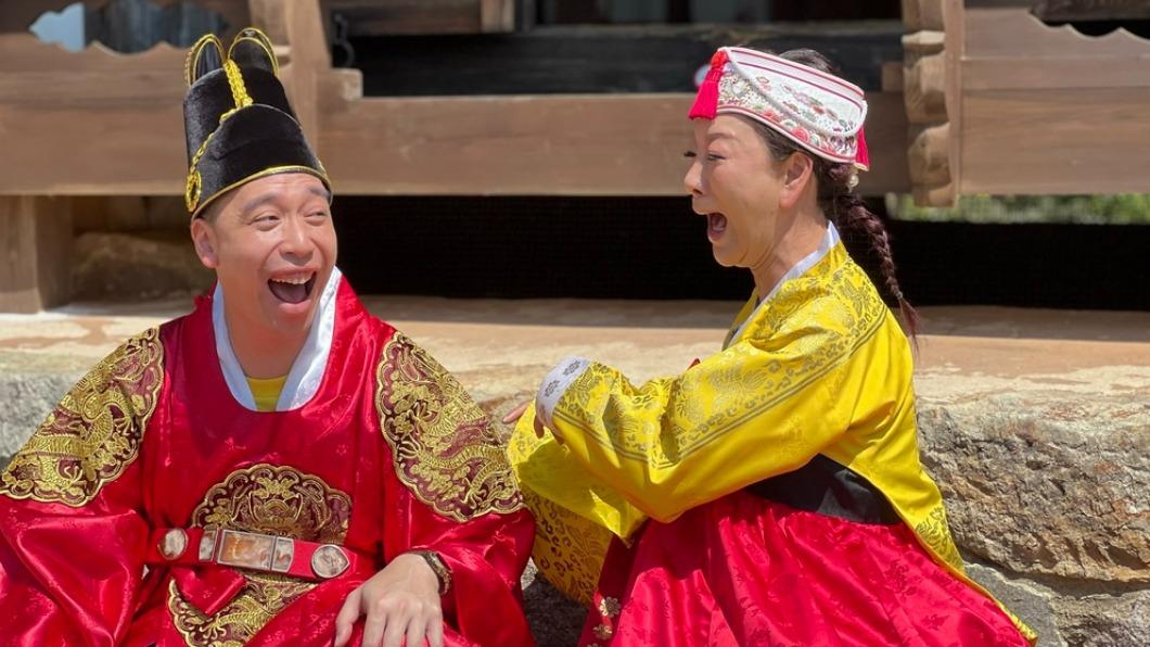 無尊（左）、楊繡惠（右）在韓國開心演戲。（圖／民視提供）