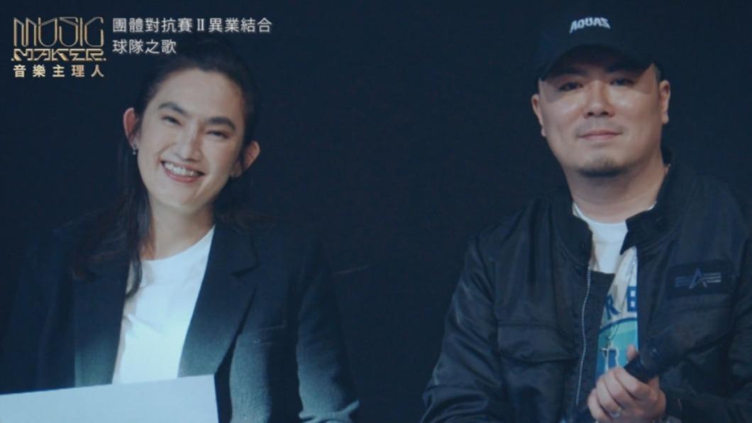 節目邀來職業籃球聯盟會長錢薇娟(左),以及職籃球隊CEO Wilson擔任陪審團。(圖/東風衛視提供)