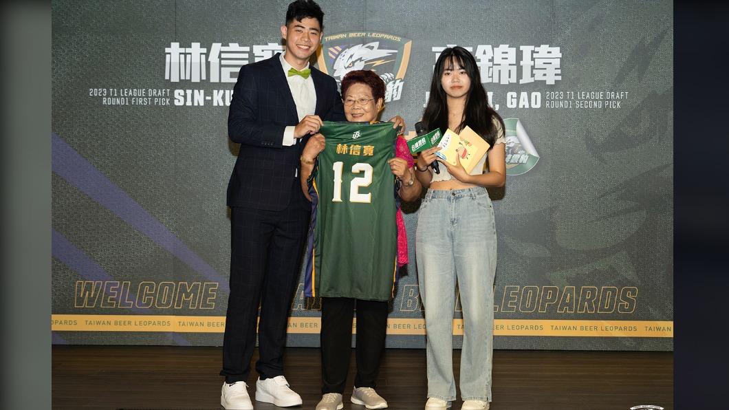 台啤雲豹選秀狀元林信寬正式加盟台啤雲豹,選定12號作為球衣背號。