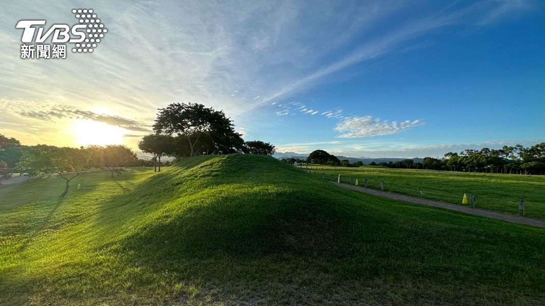 后里環保公園位於大甲溪畔,地勢相對較高風大涼爽,有樹蔭有草地,適合放風箏。