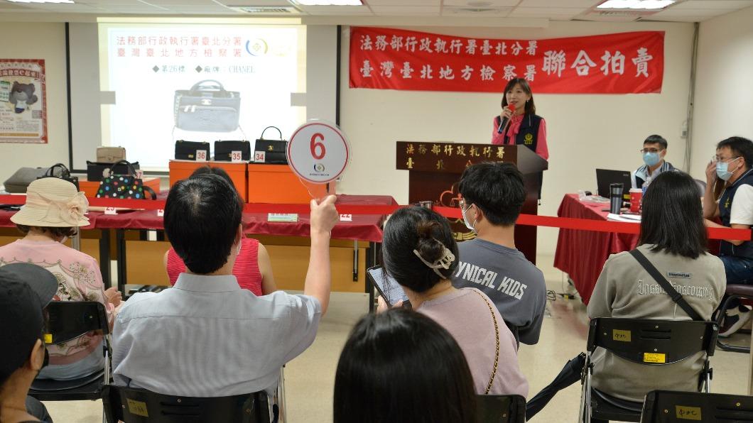 今拍賣會拍定金額總計達175萬6000元。(圖/法務部台北分署提供)