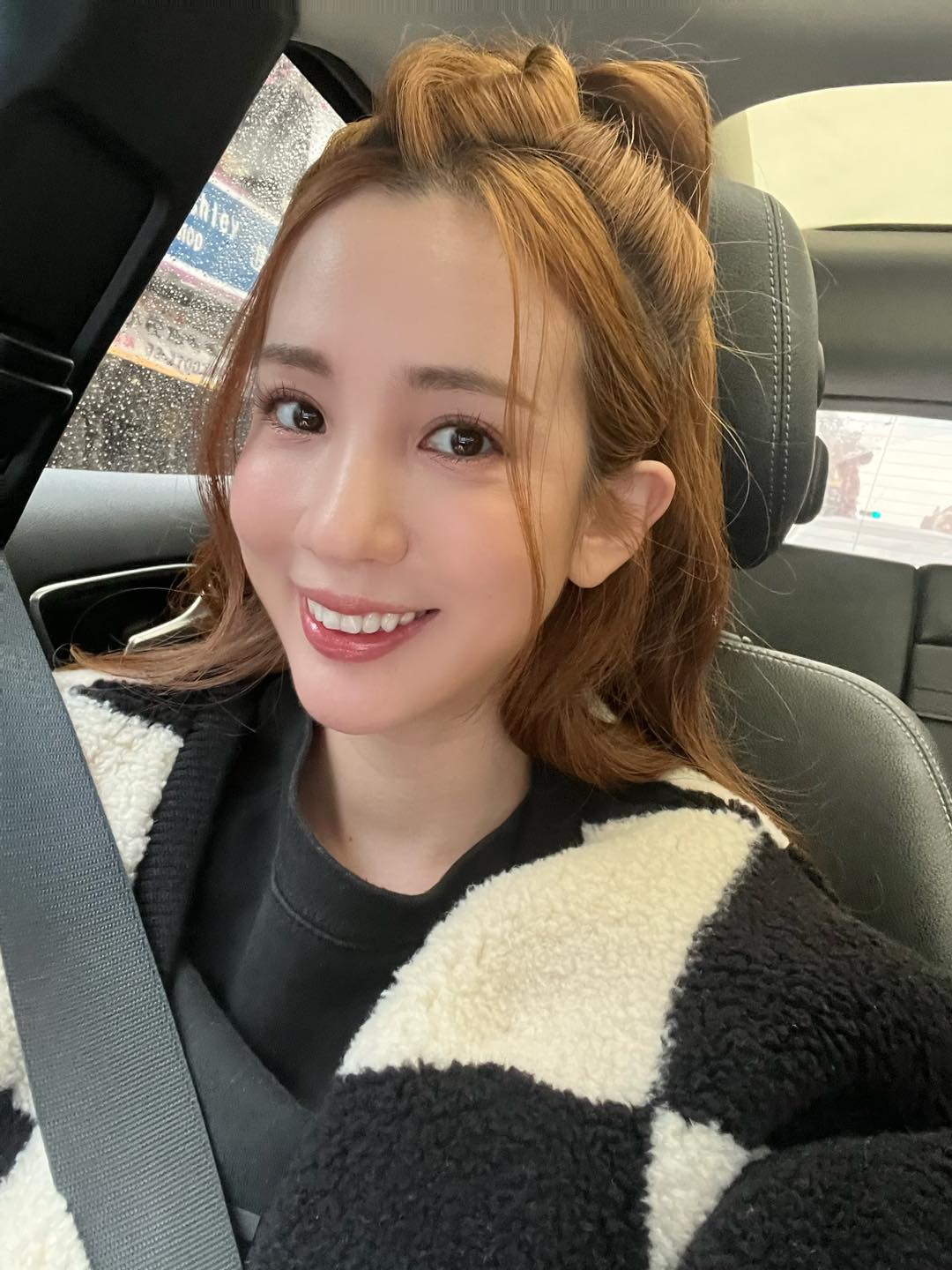 愛雅一早出門上班,卻遇到車禍。(圖/翻攝自臉書)