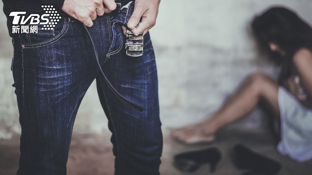 崔男侵犯女方後丟下850元「當作補償」。(示意圖/Shutterstock達志影像)