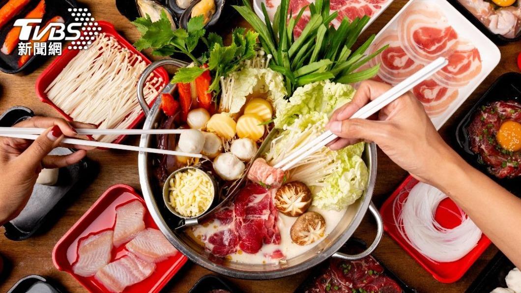 網友表示,聚餐時還要配合室友吃素,不能選擇葷食餐廳。(示意圖/shutterstock 達志影像)