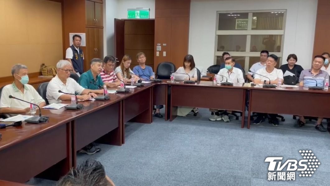 基隆市議會20號舉行座談會,現場里長砲聲隆隆,反彈這項政策。(圖/TVBS)