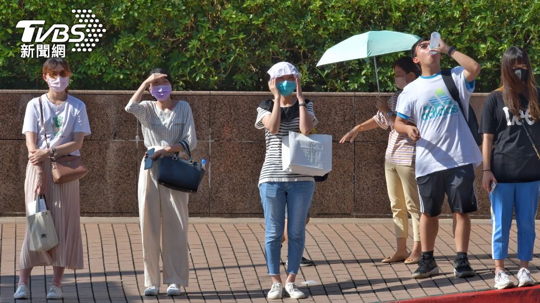 炎炎夏日,各地連日飆高溫。(圖/胡瑞麒攝)