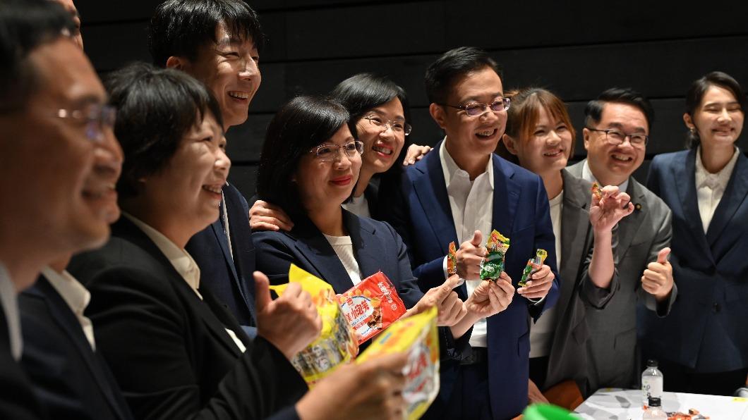 綠營新北立委選將昨日與賴清德拍攝定裝照,莊銘淵被通知不需到場。(圖/賴清德辦公室提供)