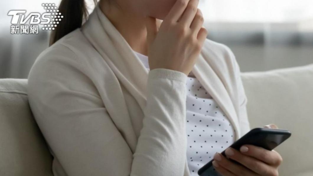 母親崩潰女兒男友種種不良行徑仍趕不走,求助網友該怎麼做。(示意圖,非當事人/shutterstock達志影像)