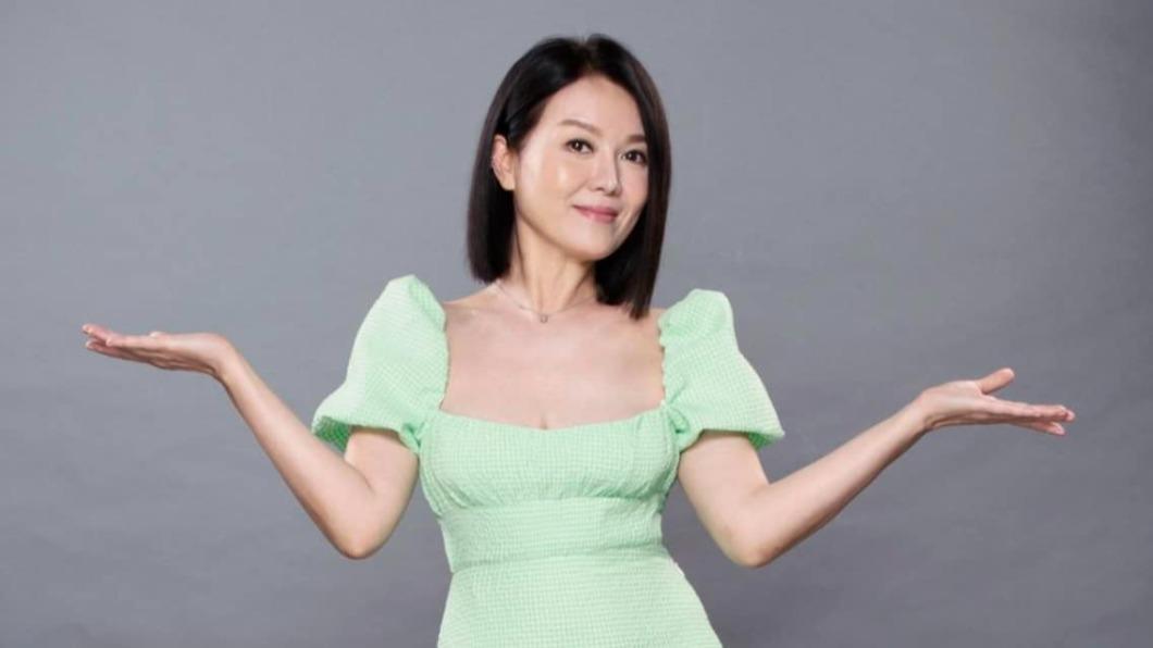 苗可麗吃飯見情侶誇張行徑,出招秒制止。(圖/翻攝自苗可麗臉書)