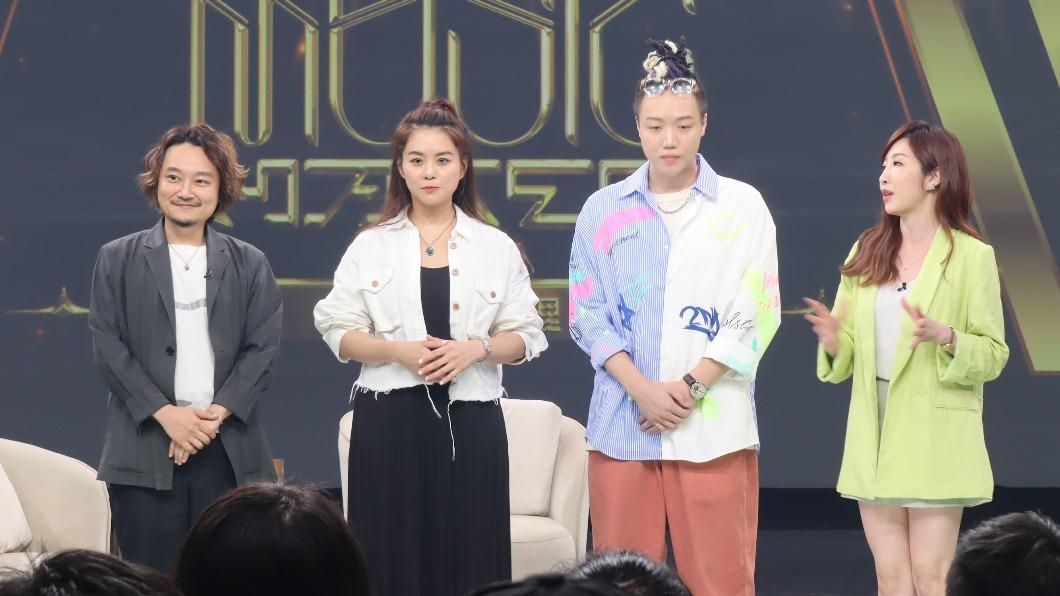 霹靂接班人黃亮勛(左起)、《音樂主理人》參賽者紀儀羚、3WICH一同上節目,跟大學生們暢談音樂夢想。(圖/東風衛視提供)