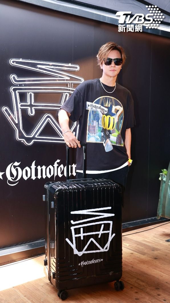羅志祥到醫院看媽媽時愣住。(圖/黃城碩攝)