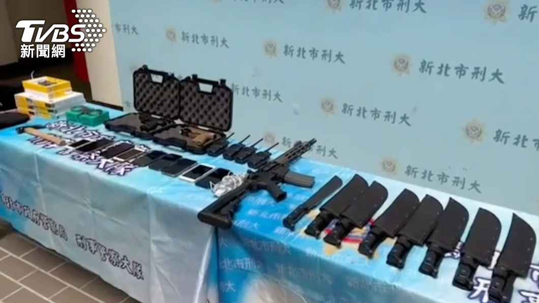 警方查扣非法所得3千餘萬元及多項證物。(圖/TVBS)