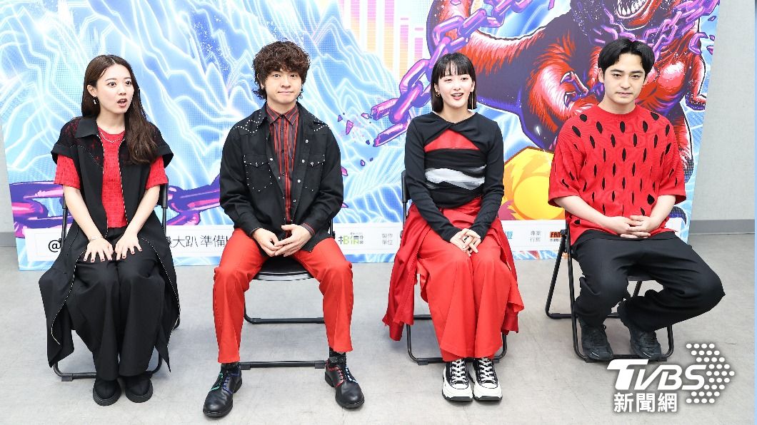 左起為鍵盤手peppe、貝斯手穴見真吾、主唱長屋晴子、吉他手小林壹誓。(圖/張哲鳴攝)