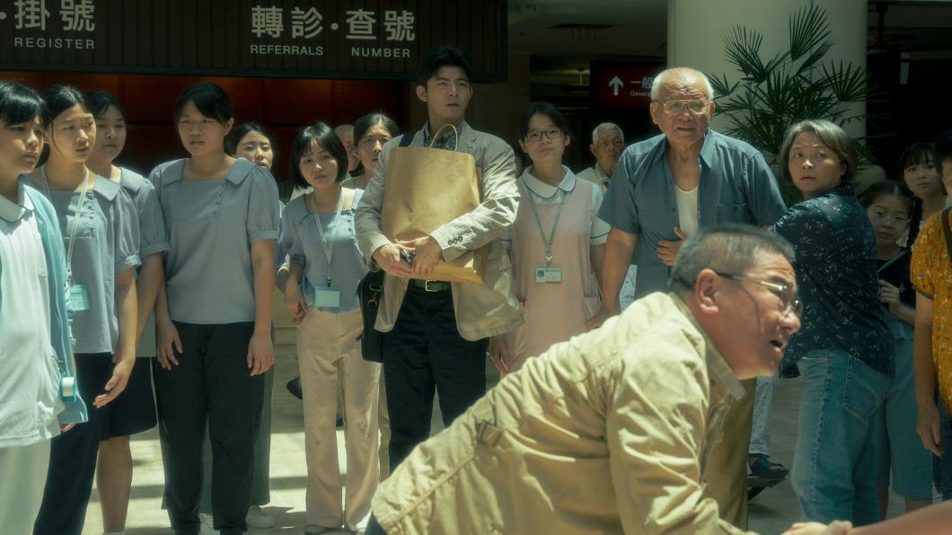 《疫起》重現20年前SARS封院事件。（圖／Netflix提供）