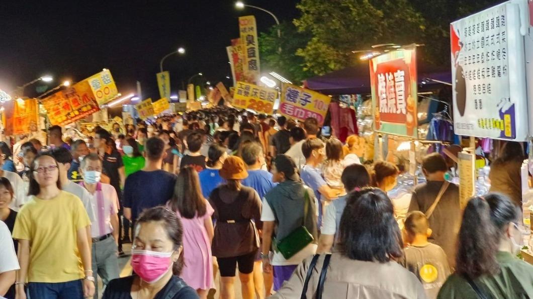 屢遭檢舉占用道路!「新潮州夜市」遷址重生 萬人湧入吃爆