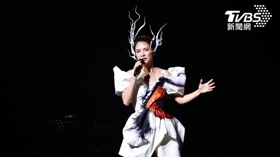 李心潔被女星笑虧「戀童」　台上淚崩：希望我純潔