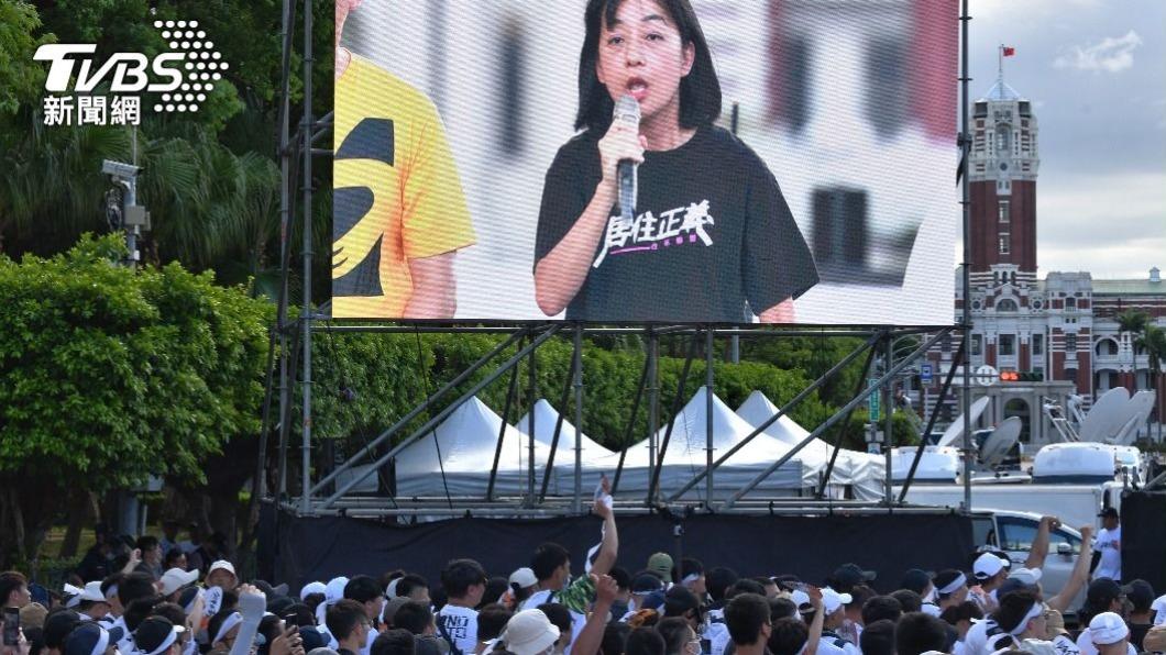王婉諭716遊行轟藍綠白衝高聲量 美女醫:救選情為時已晚