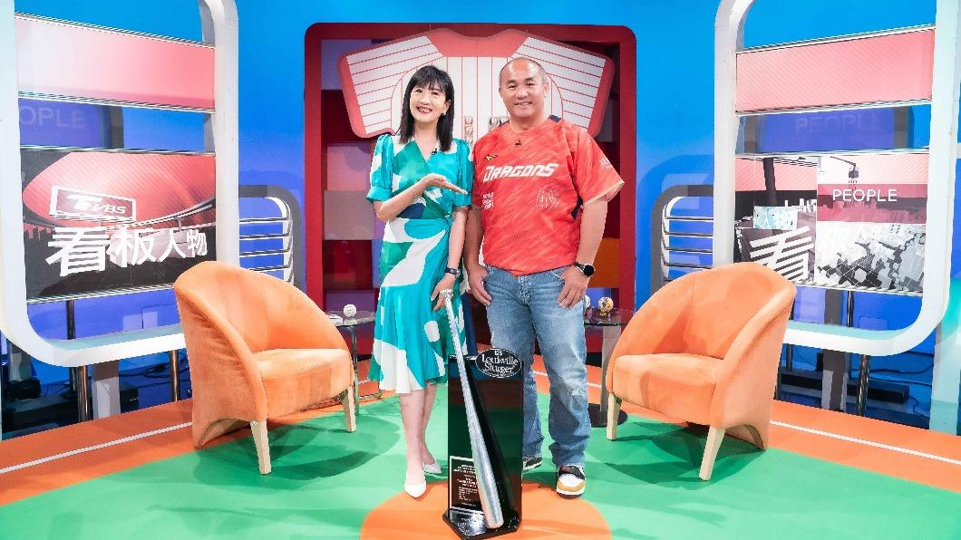 「森林王子」張泰山接受《TVBS看板人物》主持人方念華專訪。（圖／TVBS）