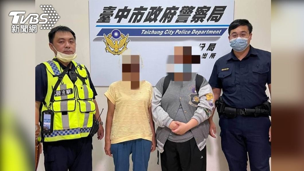 警方獲報到場,立即帶婦人回派出所休息。(圖/警方提供)