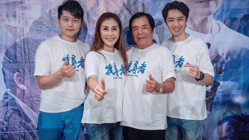 梁佑南（左二）、雷洪（右二）在《搜尋者》中飾演一對離異夫妻。（圖／大愛提供）