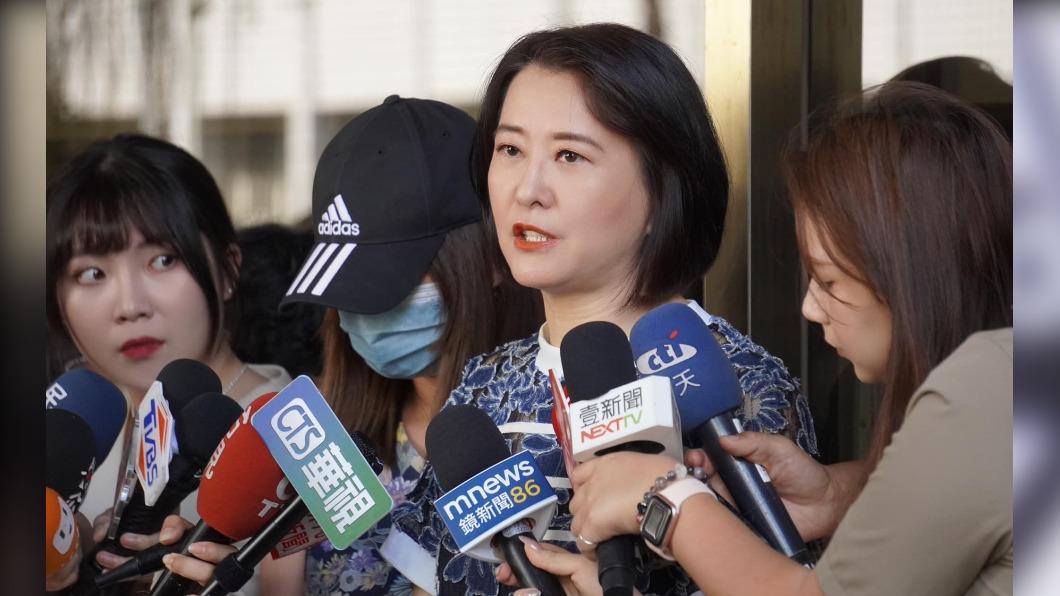 「餵藥案」受害師怒告王婉諭等5人 泣:我們不是選舉祭品
