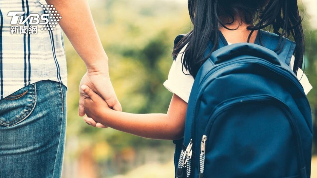 網友認為,當時生小孩是需要勞動人力。(示意圖/shutterstock達志影像)