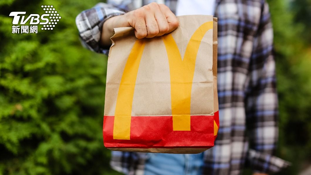 男友下跪求婚!秒掏出「麥當勞紙袋」 她氣炸:直男到無可救藥