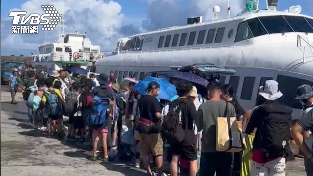 杜蘇芮襲台前最後搭船日！破百人擠爆蘭嶼港口　急返本島