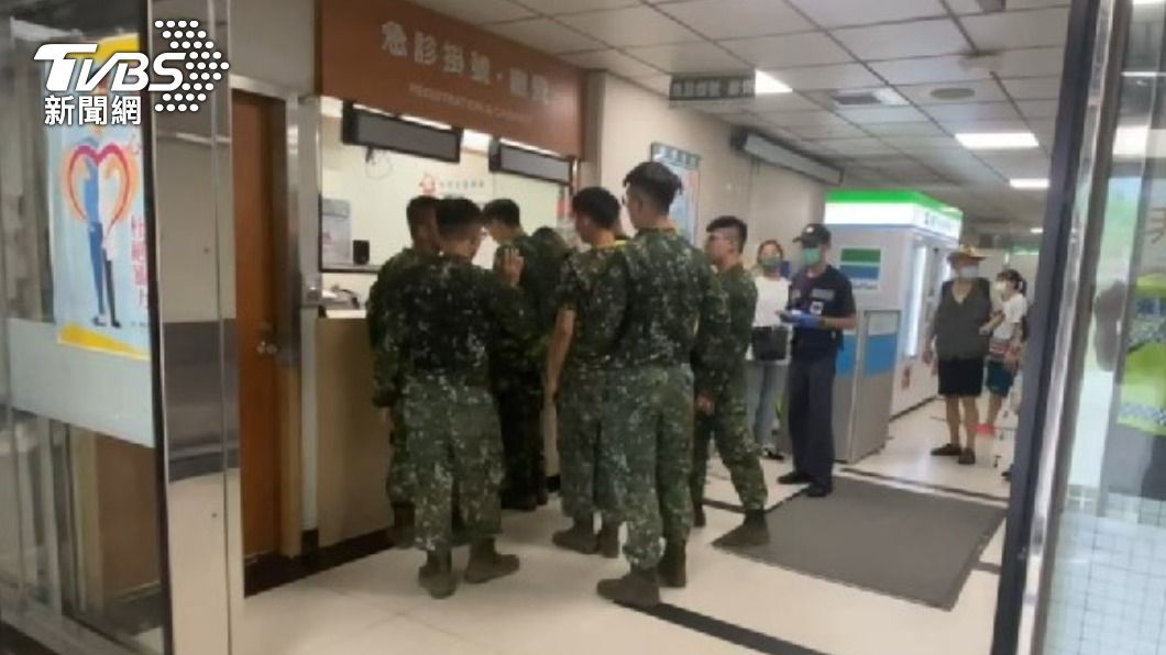 共9名軍人受傷送醫。(圖/TVBS)