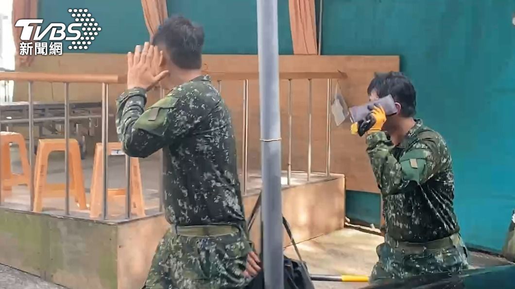 基隆彈藥庫發生爆炸意外,軍方高層抵達醫院。(圖/TVBS)