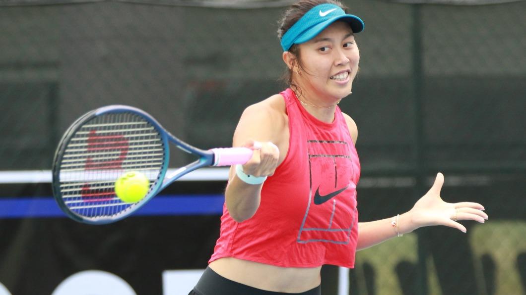 詹皓晴對上新加坡選手,直落二取勝。(圖/翻攝四維體育推廣教育基金會)