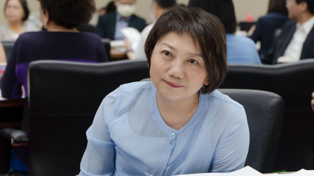民進黨立委范雲聲援大牙。(圖/范雲辦公室提供)