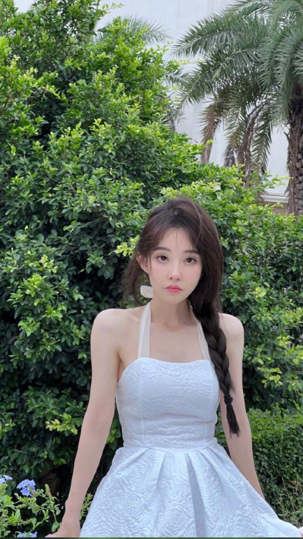 馮提莫翻唱歌曲走紅。(圖/翻攝自馮提莫微博)