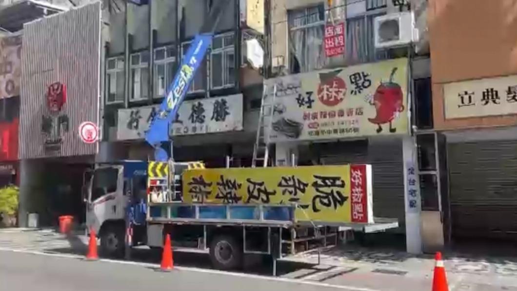 東部防颱準備!花蓮店家急卸招牌 台東籲民眾勿觀浪