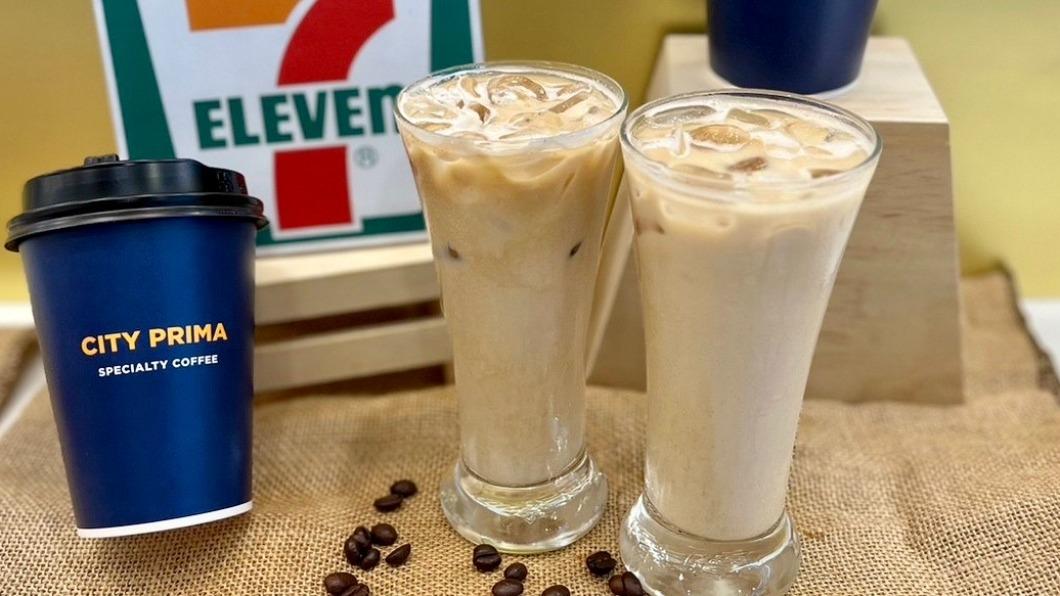 7-ELEVEN推出新品「冰精品生椰厚拿鐵」。(圖/業者提供)