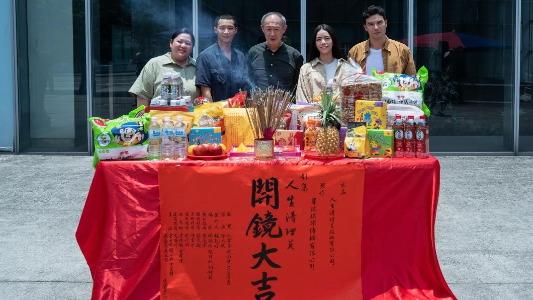 鳳小岳實習清潔工作 體驗「孤獨死」現場一度呼吸困難