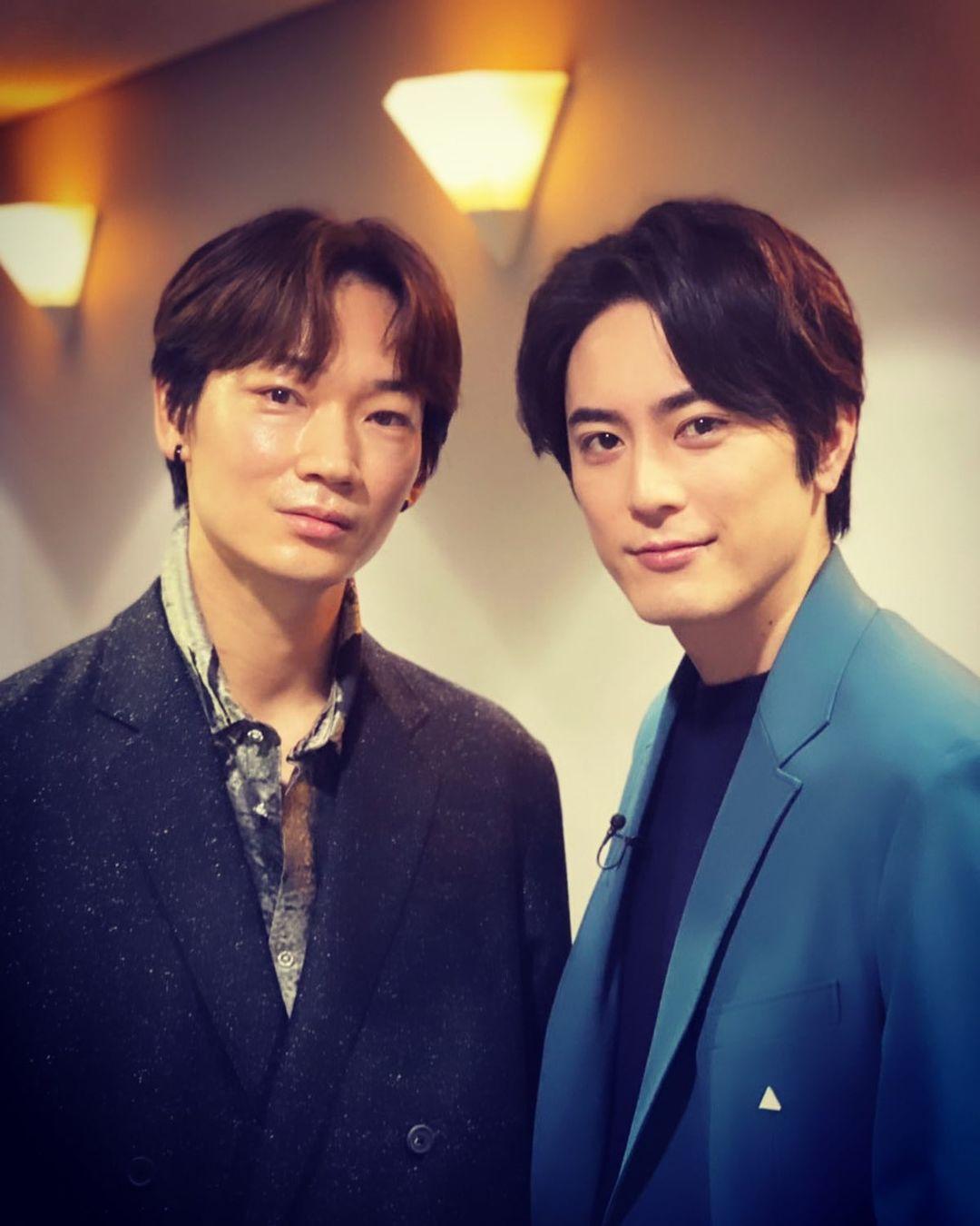 間宮祥太朗隸屬於小栗旬管理的「Tristone娛樂」,在圈內也跟綾野剛(左)、成田凌等人有私交。(圖/翻攝自間宮祥太朗IG)