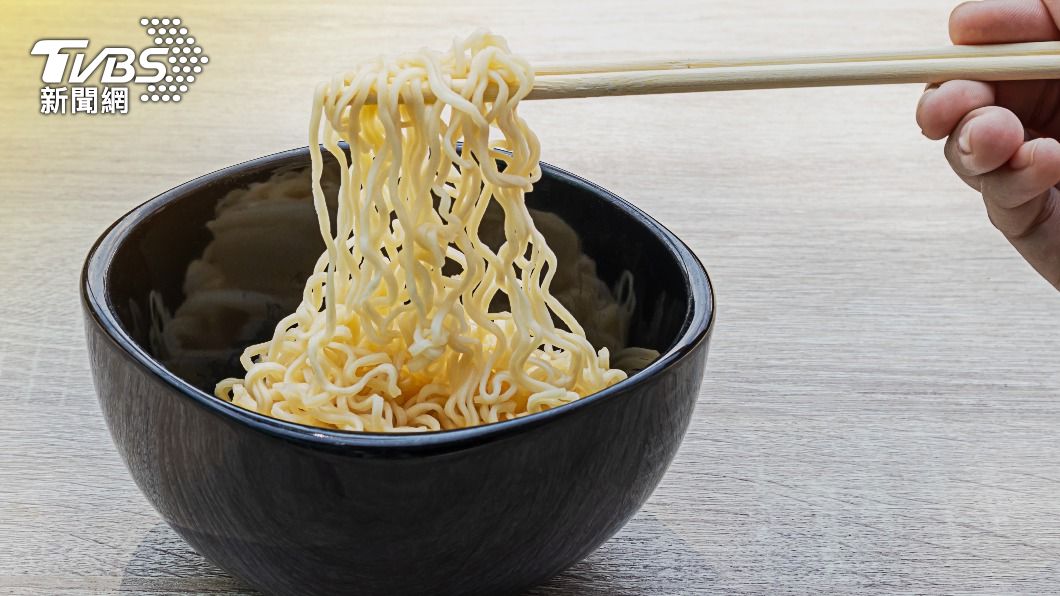 杜蘇芮來襲急屯糧!他問「哪種泡麵最頂」 網大推這口味