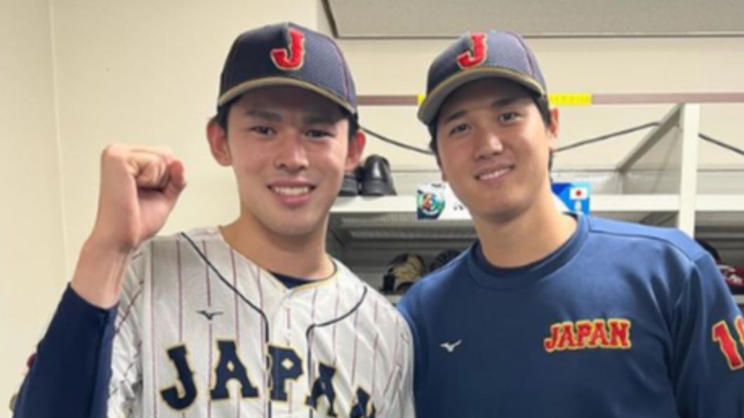 年僅21歲的佐佐木朗希(左)被稱為「令和怪物」。圖為2023棒球經典賽時佐佐木朗希與大谷翔平合照。(圖/翻攝自佐佐木朗希IG)
