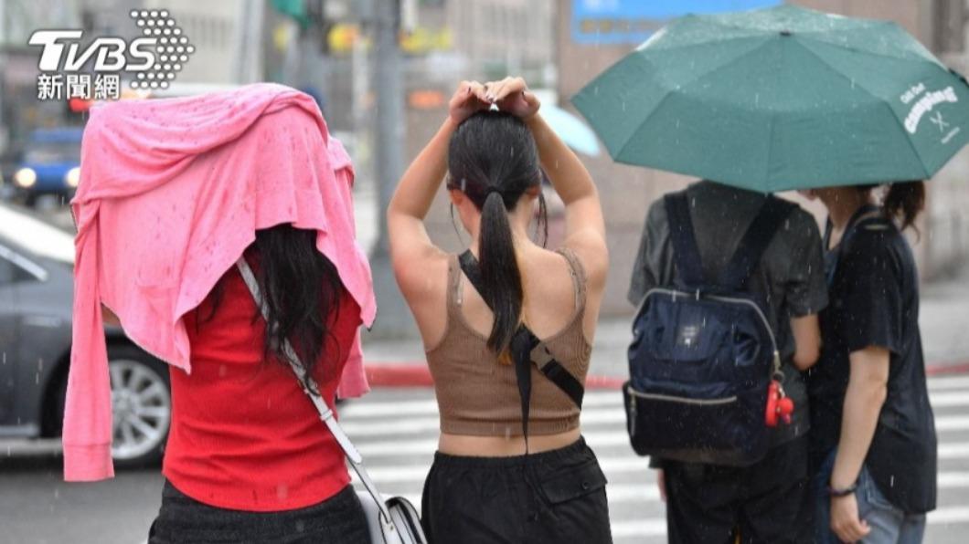 颱風將可能帶來強風豪雨，有網友認為很懷念颱風夜、不過也有網友認為沒有颱風是好事。（圖／shutterstock達志影像）