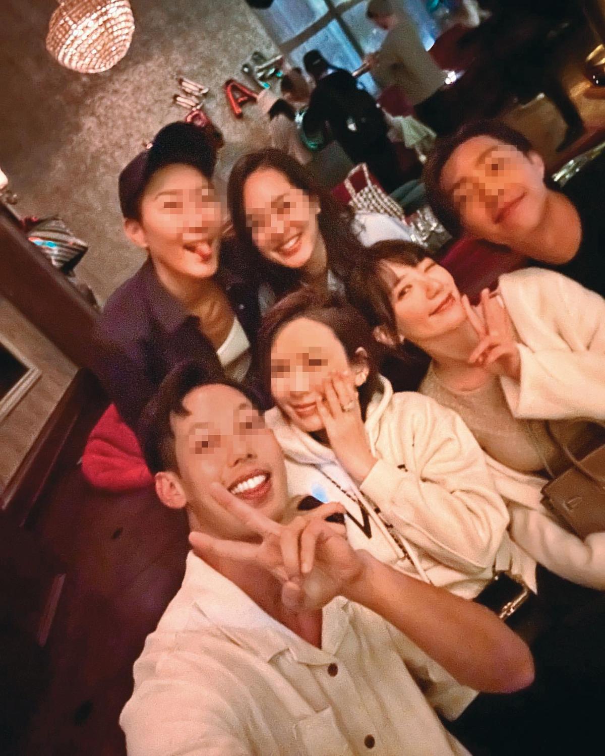 郭雪芙（前排右二）常與Andy（前排左一）出現在友人的聚會。（圖／翻攝自當事人 IG）