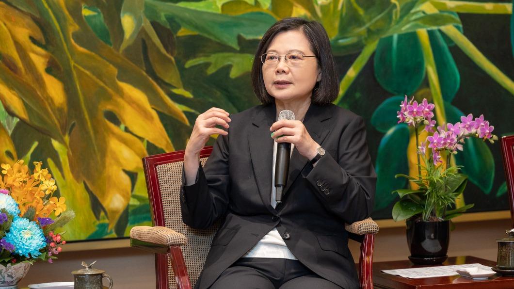 確診症狀輕微!蔡英文自主健康管理 戴口罩視察漢光演習