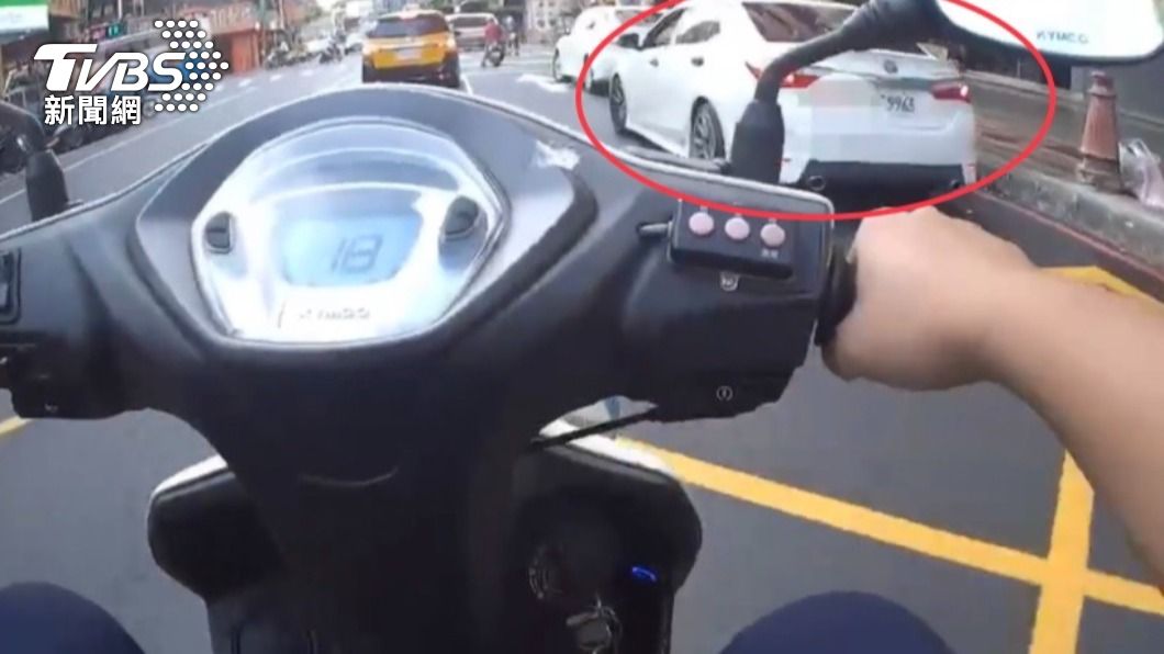 警巡邏時上前盤查違停車,竟搜出大量毒品。(圖/TVBS)