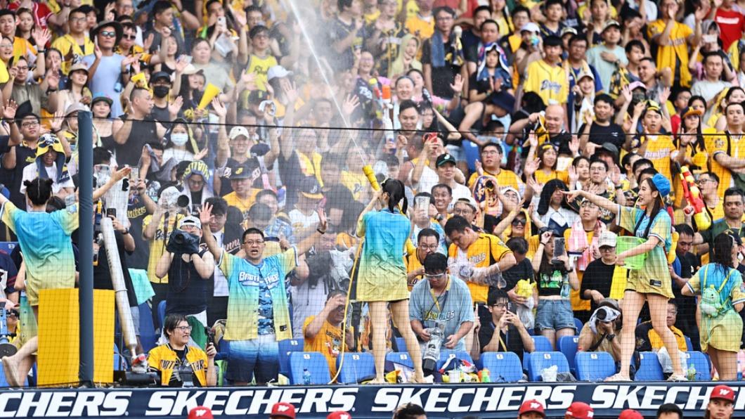 「青春動滋券」可以折抵賽事門票。（圖／翻攝自中信兄弟臉書）