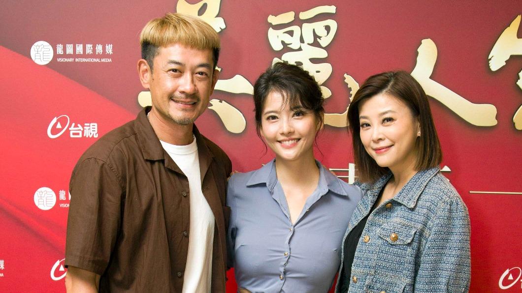 左起柯叔元、王樂妍、方馨出席《美麗人生》殺青宴。(圖/台視提供)