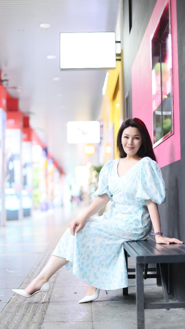 嚴淑明甜笑自己現在很幸福。(圖/嚴重愛美製作提供)
