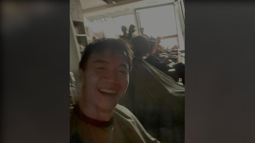 吳鈴山理髮遇停電　「這舉動」讓設計師驚呼：你藝人呢！