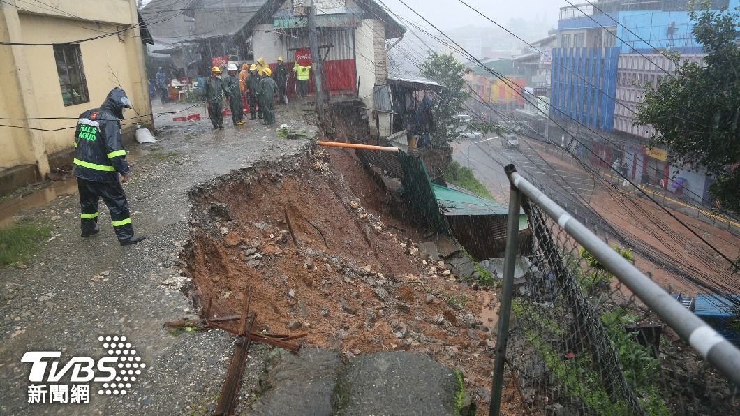 杜蘇芮颱風挾帶龐大雨勢,讓菲律賓出現多地災情。(圖/達志影像美聯社)