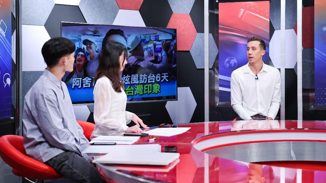 羅賓森透露,他也熱愛網球、高爾夫球;過去曾想過當體育記者。(圖/TVBS)