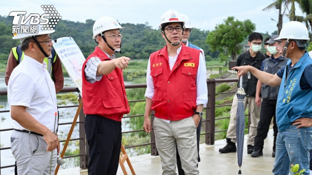 高雄市長陳其邁(中)。(圖/高雄市政府提供)